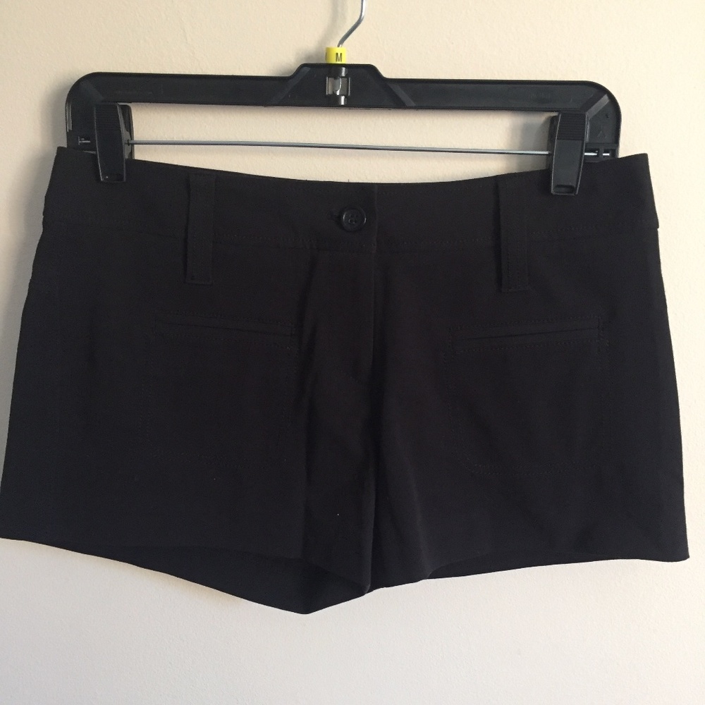 EXPRESS Black Shorts Stretch Sz 3/4 NWOT